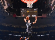 开云体育-戈贝尔统治内线，尼克斯轻取上海队，一场跨越篮球文化的对话