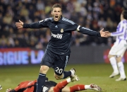 开云在线直播-奥亚尔萨瓦尔里程碑之夜遭遇寒流，阿尔及利亚国脚闪耀，贝蒂斯爆冷陷深思