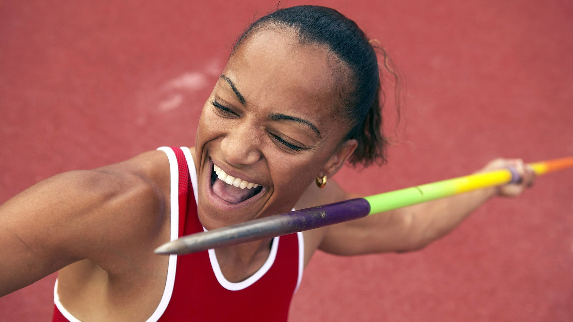 赛道与球场的双重奏，当爱德华兹接管F1，吉林打穿广东